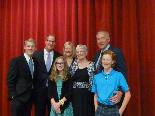 Photo of Bob and Dianne with Suzanna, Brent, and grandchildren