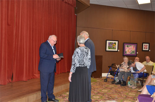 Photo of Bob and Dianne at altar