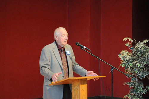 Photo of Robert Swierenga at the podium